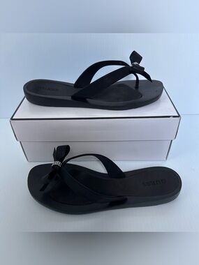 NIB Guess Black Tutu Eva Bow Rhinestone Thong Flip Flops Sandals Women’s Size 10
